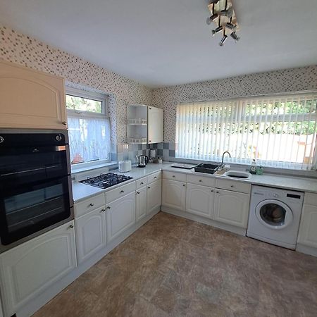 Dalton House - Three Bedroom Property Stretford Free Parking Near The Trafford Centre Manchester Eksteriør billede